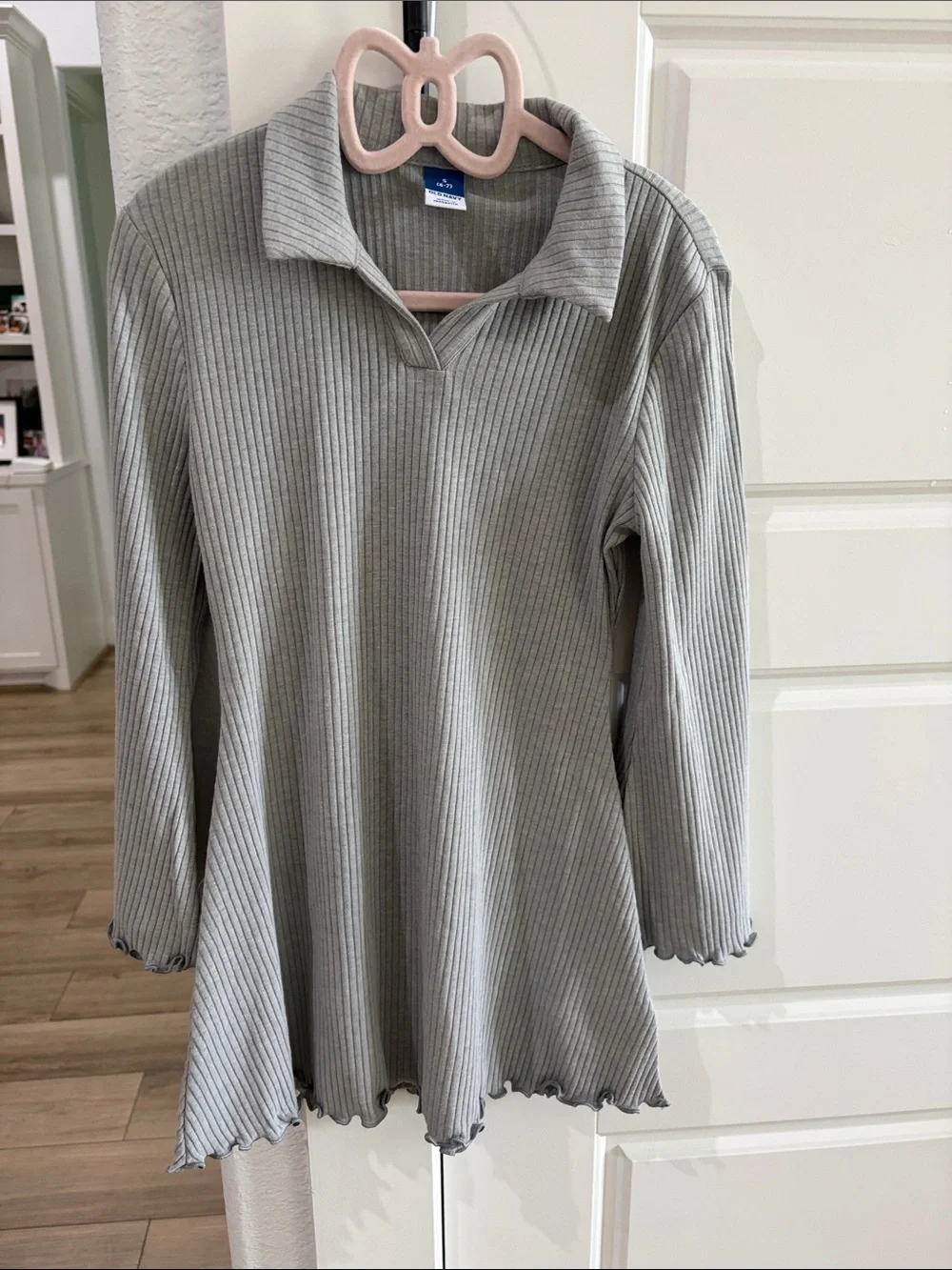 Girl’s SzS (6/7) Old Navy Ribbed Collared Long-Sleeve Tunic - Light Gray